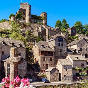 Visiter le magnifique village de Belcastel, l'un des plus beaux villages de France en Aveyron