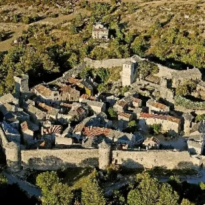 Partir sur le chemin des templiers en passant par l'un des plus beaux villages de France : La Couvertoirade en Aveyron