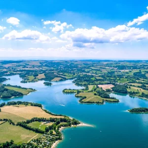 Lac de Pareloup, le plus grand lac du Lévézou à 30 min de Chez Poti Pota