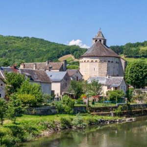 Découvrir la Vallée du Lot en passant par Sainte Eulalie d'Olt, magnifique village aveyronnais